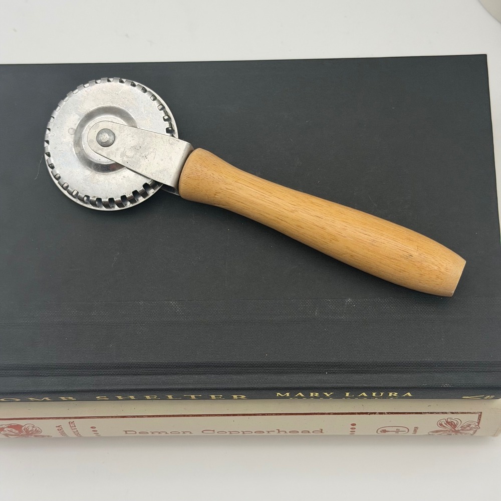Stainless Steel Pastry‎ Cutter Fluted Ravioli Wheel Wood Handle 7